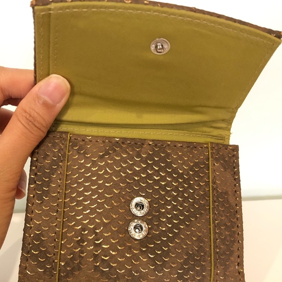 Snake-embossed and metallic trifold wallet - Picture 6 of 8